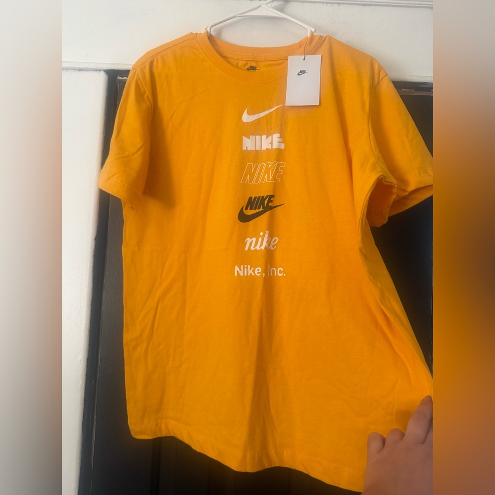 Nike Men's Orange Short Sleeve Tee